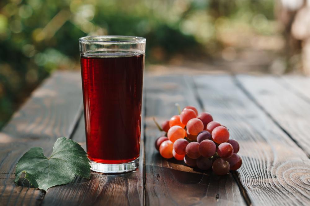 Jus de raisin rouge près de Saint-Jean-d'Angély